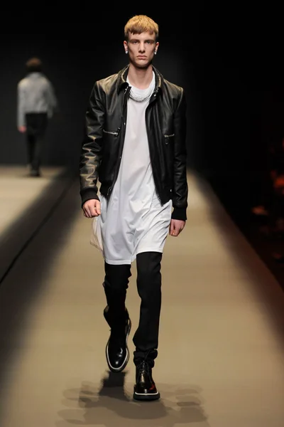 Look 26